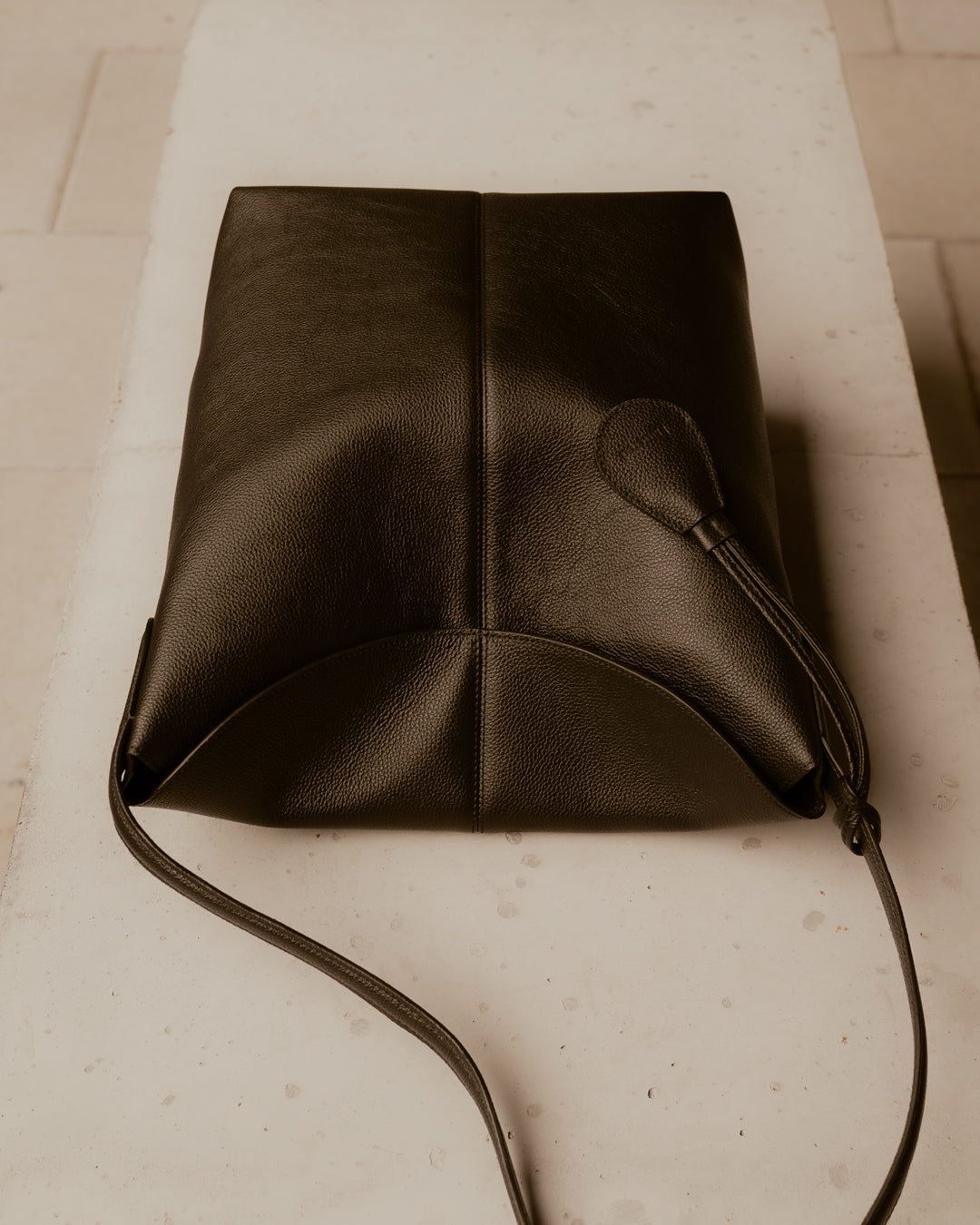 Alda Shoulder Bag Grained Leather Black