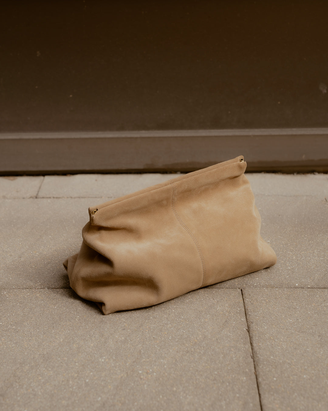 Clay Clutch Suede Sand