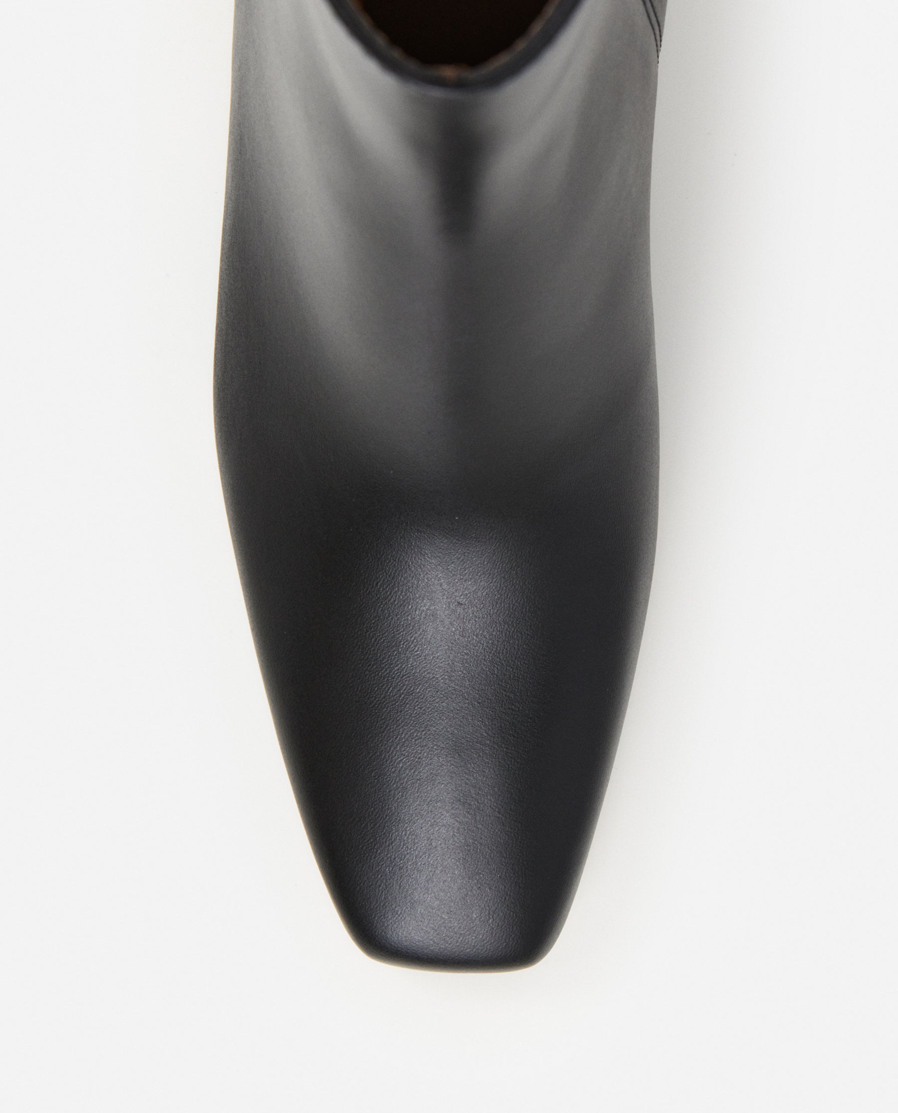 Cay Leather Black