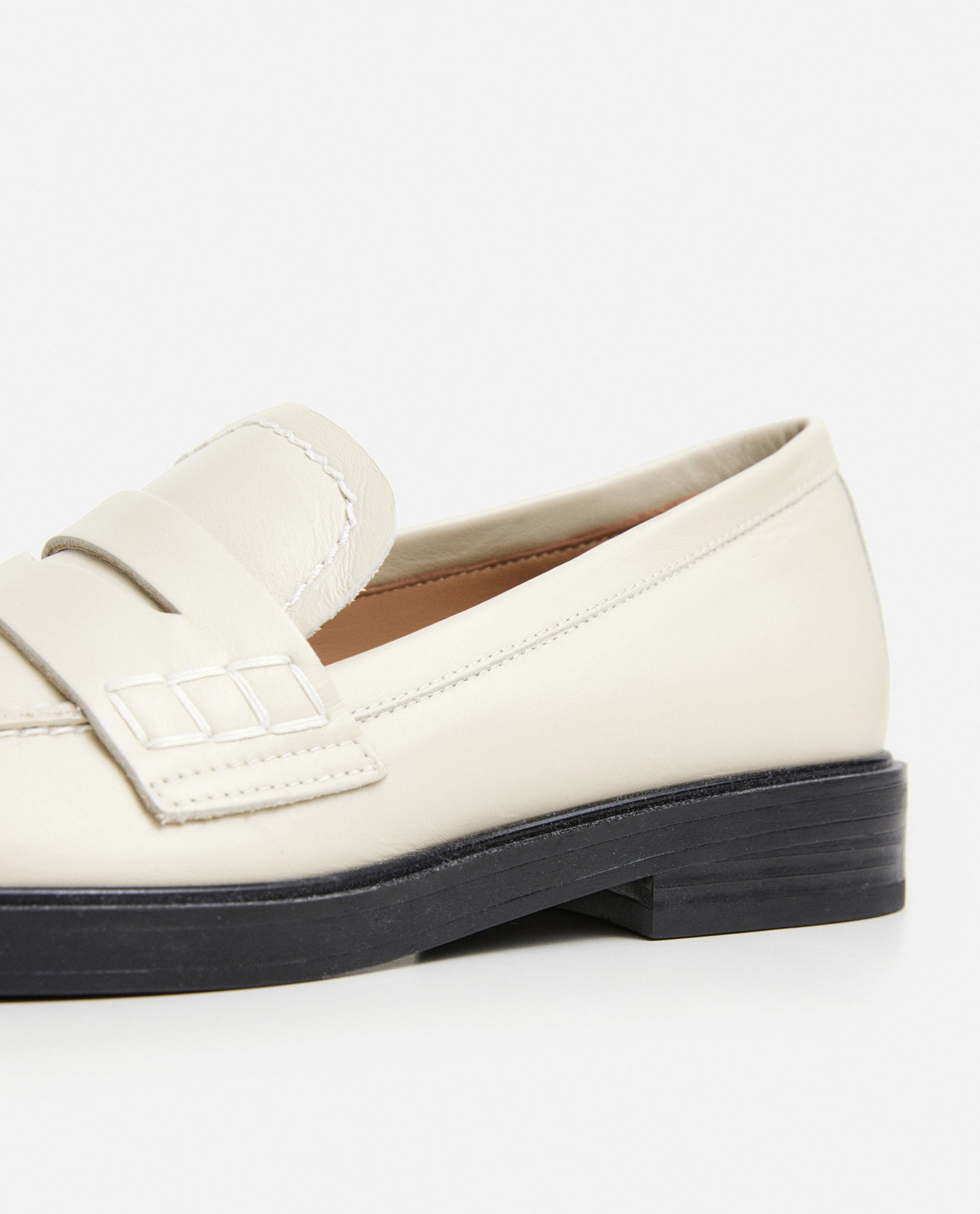 Sara Leather Creme