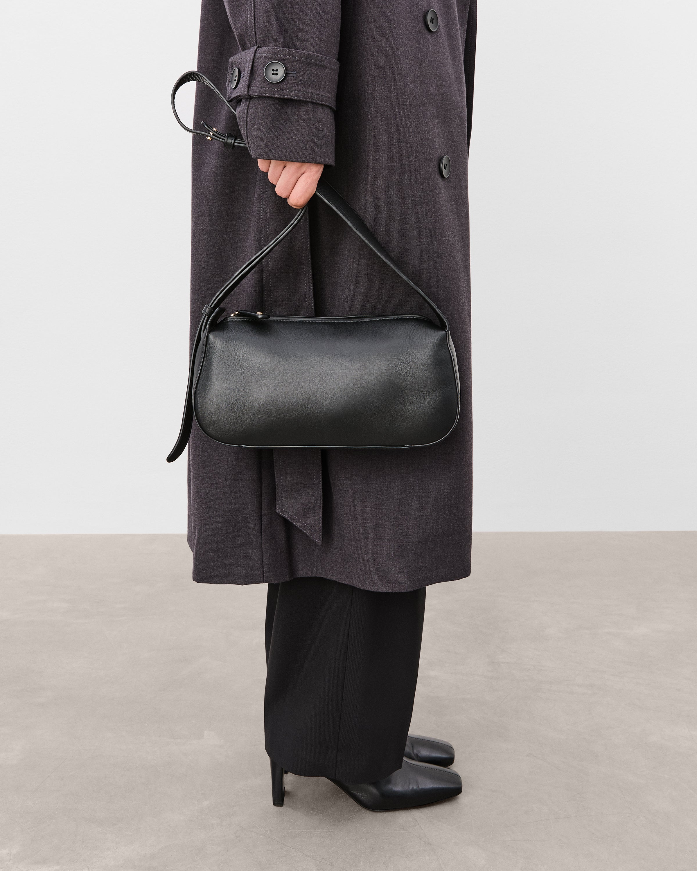 Tuna Shoulder Bag Leather Black